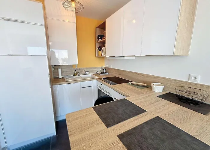 Cosy Avec Balcon, Port De Granville, 2 Pers. - Fr-1-361-550 * גראנוויל